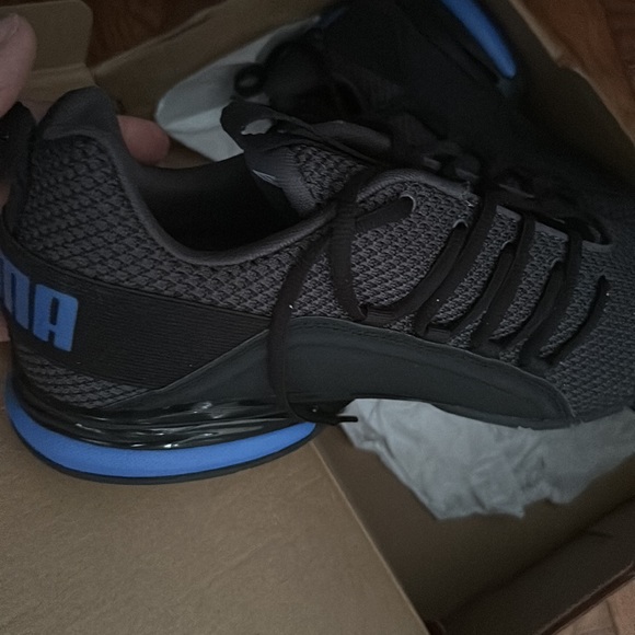 Sz 12 Men’s Pumas - Picture 4 of 5